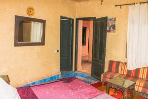Postel nebo postele na pokoji v ubytování Riad Kasbah Omar