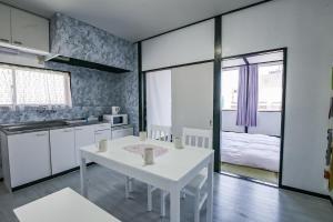 Kuchyň nebo kuchyňský kout v ubytování ゲストハウスあさひ + 14 fotografií