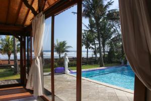 Bazén v ubytování Bali Hai Island Resort Jembrana nebo v jeho okolí