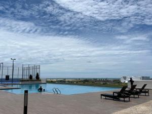 Bazén v ubytování Industrial 2BR 8Pax Impression City 5Mins ToTown nebo v jeho okolí