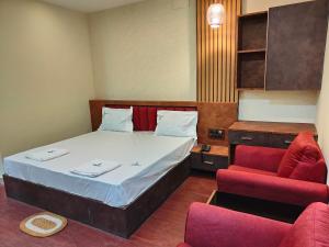 Postel nebo postele na pokoji v ubytování Hotel Geetha International