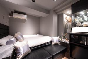 Postel nebo postele na pokoji v ubytování HOTEL VARKIN Ikebukuro Nishiguchi