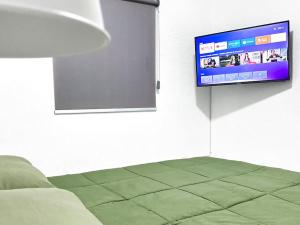 a living room with a tv on a wall at Casa 2 Recámaras con acceso controlado in Hermosillo