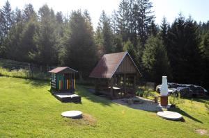 Vonkajšia záhrada v ubytovaní Apartmán u Trojmezí