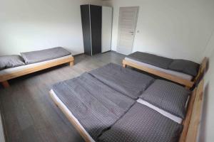 Posteľ alebo postele v izbe v ubytovaní Apartmán u Trojmezí