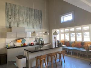 Kuchyň nebo kuchyňský kout v ubytování Palatial Flat inside Bright Duplex Penthouse