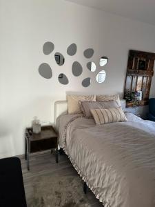a bedroom with a bed with gray circles on the wall at Traumferienwohnung222 in Neustadt in Holstein