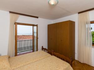 Ένα ή περισσότερα κρεβάτια σε δωμάτιο στο Apartments Kisic-Three Bedroom Apartment with Sea View