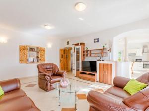 a living room with two leather chairs and a table at Apartment Magdalena - Three Bedroom Apartment in Nerežišća