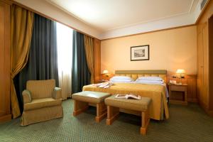 Postel nebo postele na pokoji v ubytování Grand Hotel Barone Di Sassj