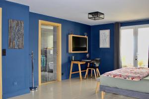 Μια τηλεόραση ή/και κέντρο ψυχαγωγίας στο Au pied des oliviers