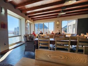 Χώρος καθιστικού στο Millys Restaurant and Chalets