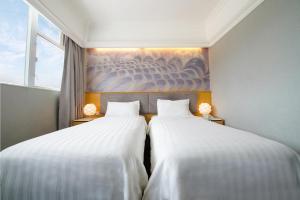Letto o letti in una camera di Warwick Hotel Cheung Chau