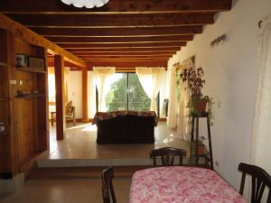 a living room with a couch and a window at Ubuntu in Villa La Angostura