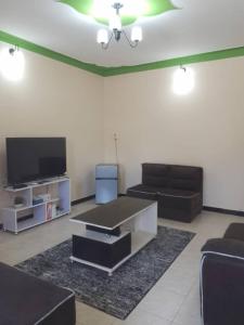 TV a/nebo společenská místnost v ubytování Palm Suites