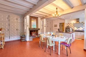 Η κουζίνα ή μικρή κουζίνα στο Villa Louisiane - Maison avec piscine