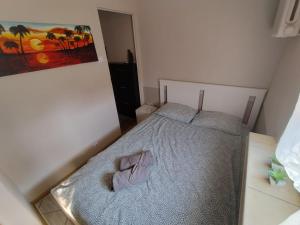 Posteľ alebo postele v izbe v ubytovaní Elli apartament
