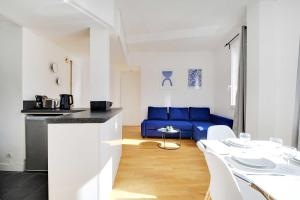 Кухня или мини-кухня в Comfortable flat near Paris - Suresnes
 +4 фотографии