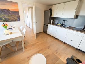 Kuchyň nebo kuchyňský kout v ubytování B5 Urlaubsmagie Gemütliche Wohnung inmitten der Sächsischen Schweiz + 12 fotografií