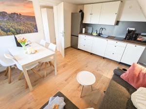 Kuchyň nebo kuchyňský kout v ubytování B5 Urlaubsmagie Gemütliche Wohnung inmitten der Sächsischen Schweiz