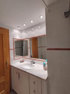 Ένα μπάνιο στο Peral 32 - Baix amb Pàrquing