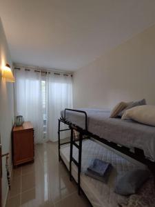 Ένα ή περισσότερα κρεβάτια σε δωμάτιο στο Peral 32 - Baix amb Pàrquing +9 φωτογραφίες