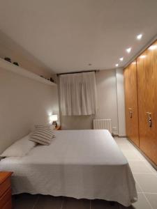 Ένα ή περισσότερα κρεβάτια σε δωμάτιο στο Peral 32 - Baix amb Pàrquing