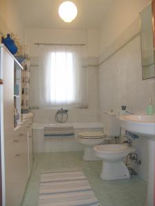 Ένα μπάνιο στο Villa Muse Holiday sul mare Capo Mulini, Acireale - Sicilia, Italy Locazione Turistica