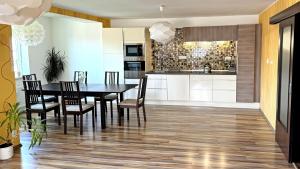 Kuchyň nebo kuchyňský kout v ubytování Lipno Apartments Exclusive