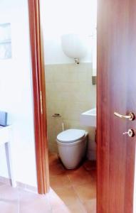 a bathroom with a toilet and a bath tub at Alloggio Turistico EDEN - Lubriano in Lubriano