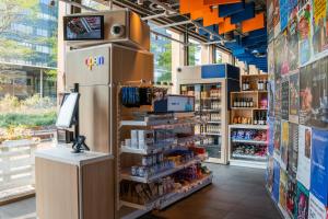 Supermarket nebo jiné obchody v  hotelu nebo okolí