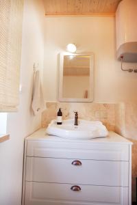 a bathroom with a sink and a mirror at Słoneczny Domek Rostki in Rostki