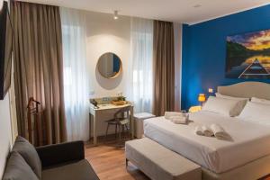 a hotel room with a bed and a desk at La residenza del viale in Treviglio