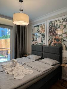Ένα ή περισσότερα κρεβάτια σε δωμάτιο στο LTS RENT Luxury & Comfortable Villa Angielska Grobla