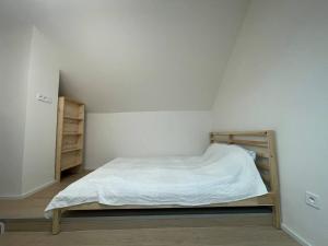 Posteľ alebo postele v izbe v ubytovaní Hotel Vinařice Česky kras