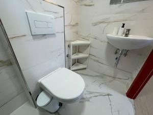 Kúpeľňa v ubytovaní Hotel Vinařice Česky kras