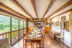 Restaurace v ubytování Casa rural Arotzenia, hogar rústico en pleno valle de la Ulzama