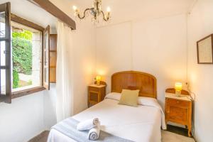Postel nebo postele na pokoji v ubytování Casa rural Arotzenia, hogar rústico en pleno valle de la Ulzama