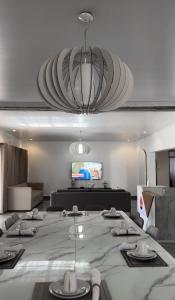 TV a/nebo společenská místnost v ubytování Oakville Lodge