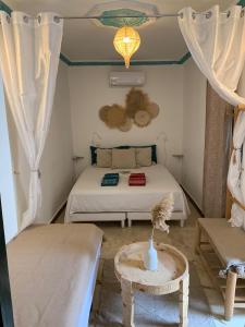 Postel nebo postele na pokoji v ubytování Riad Sanwa + 37 fotografií