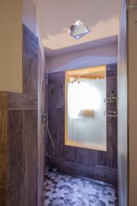 A bathroom at Bio Boutique Hotel Laurino