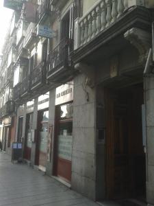 マドリードにあるHostal New Life Madridのギャラリーの写真