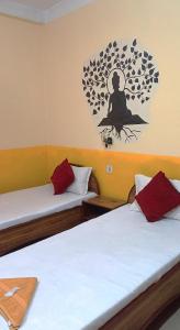 Кровать или кровати в номере The Lumbini Village Lodge