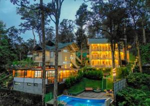 Bazén v ubytování Areva Inn Plantation Resort Munnar with Pool by VOYE HOMES nebo v jeho okolí
