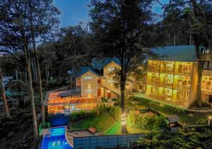 Bazén v ubytování Areva Inn Plantation Resort Munnar with Pool by VOYE HOMES nebo v jeho okolí