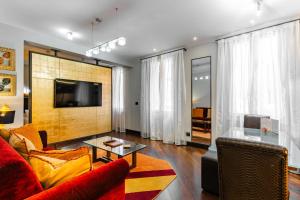 Televízia a/alebo spoločenská miestnosť v ubytovaní Art Hotel Commercianti