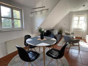 Posezení v ubytování Feriendorf Rugana - Komfortplus Ferienwohnung mit 1 Schlafzimmer A13