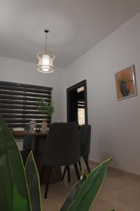 Posezení v ubytování The Blcksite - 3 bedroom apartments in Wuse