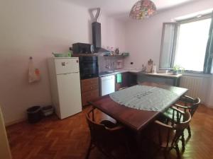 Kuchyň nebo kuchyňský kout v ubytování Al Portico Private Rooms