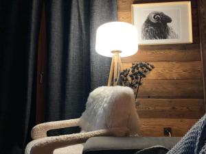 Chalet avec jacuzzi - 150 m des remontées的休息区